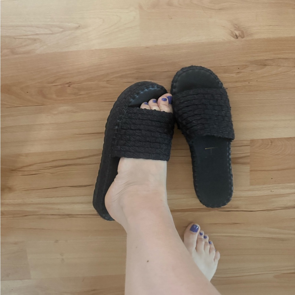 The Beach Black Woven Platform Slide Sandals - Picture 6 of 6